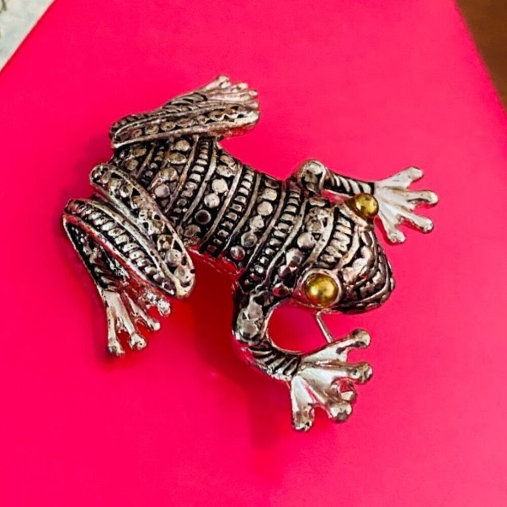 Vintage Silver Tone Dot Design Small Frog Brooch - Picture 2 of 8